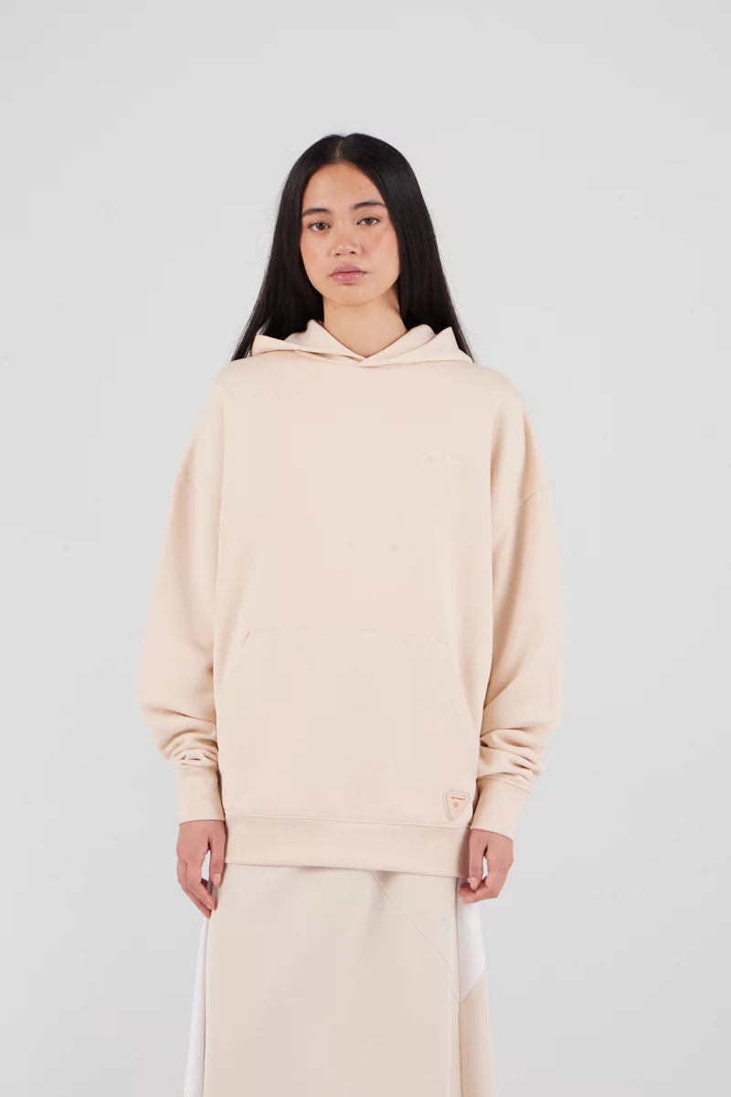 Sweat à capuche unisexe ANTO Gertrude – Coupe regular, broderie poitrine, patch silicone Sweat à capuche unisexe ANTO Gertrude – Coupe regular, broderie poitrine, patch silicone