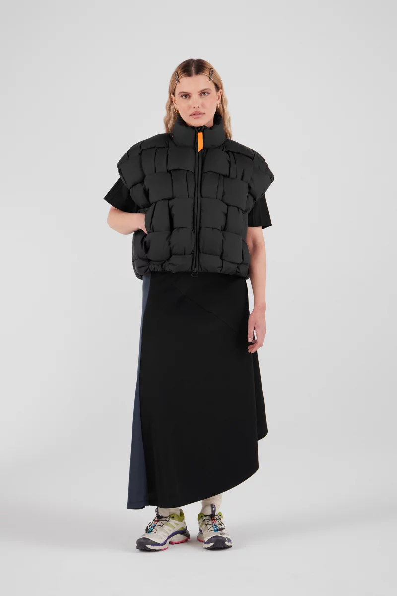 Doudoune courte sans manche BAIA Gertrude – Bands matelassées, col montant & zip contrasté