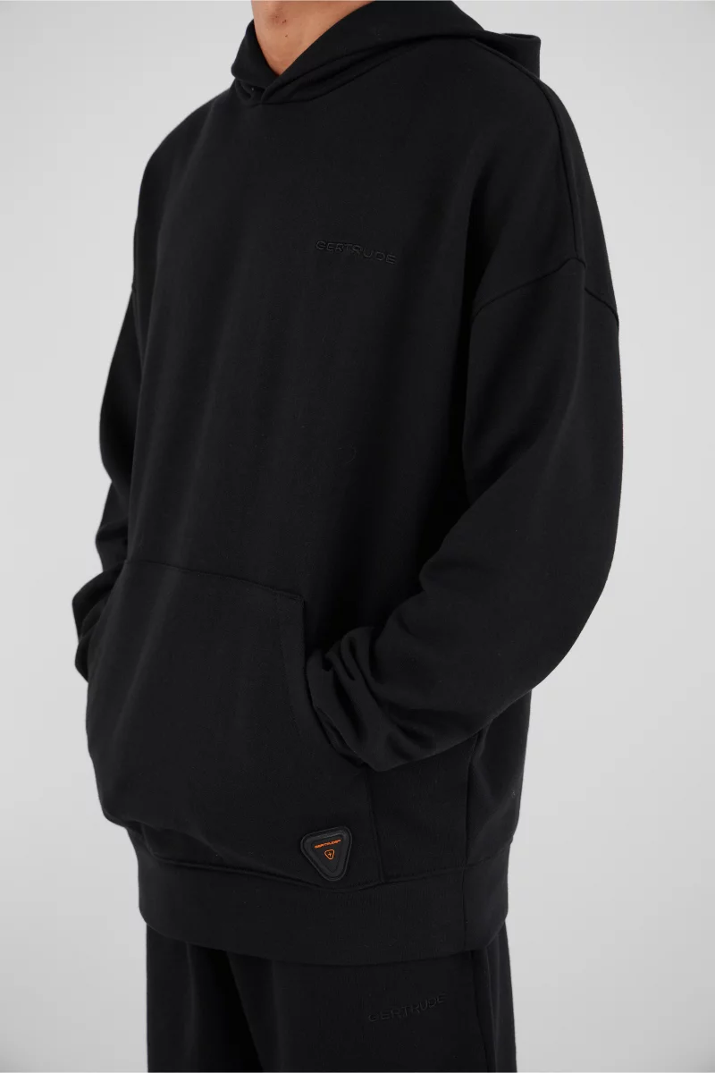 Sweat à capuche unisexe ANTO Gertrude – Coupe regular, broderie poitrine, patch silicone Sweat à capuche unisexe ANTO Gertrude – Coupe regular, broderie poitrine, patch silicone