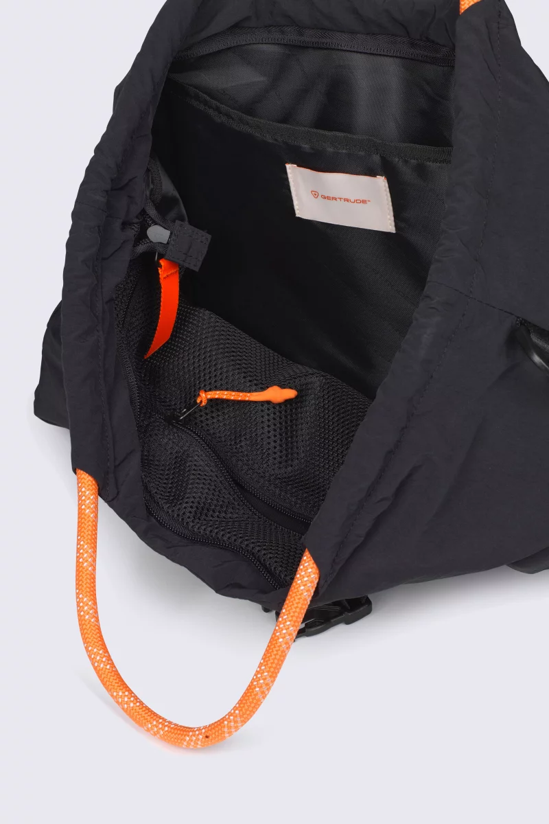 Sac en nylon avec anses ajustables Tevy black - Gertrude Sac en nylon avec anses ajustables Tevy black - Gertrude