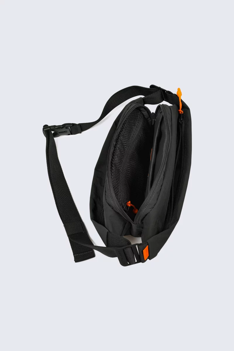 Kelton Unisex Zip-Up Banana BagBlack - Gertrude Kelton Unisex Zip-Up Banana BagBlack - Gertrude