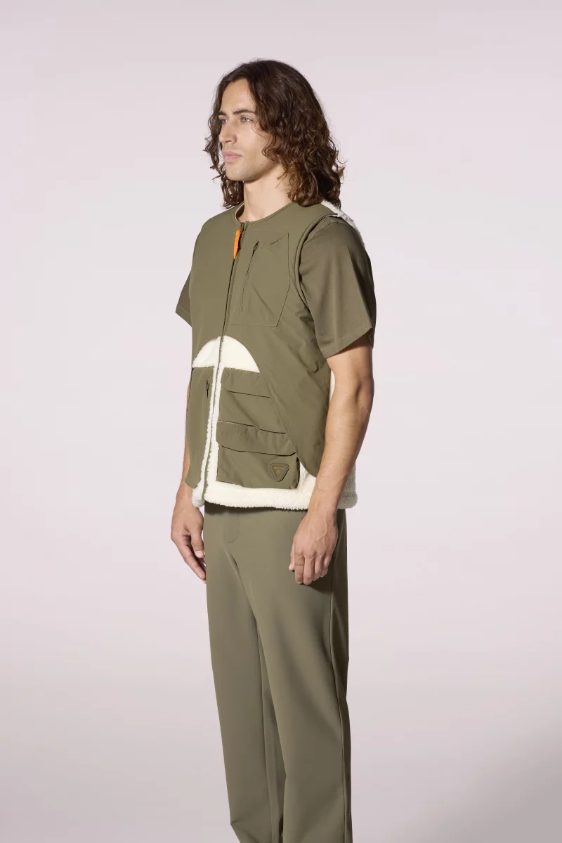 Sakae cream men's sleeveless fleece jacket - Gertrude